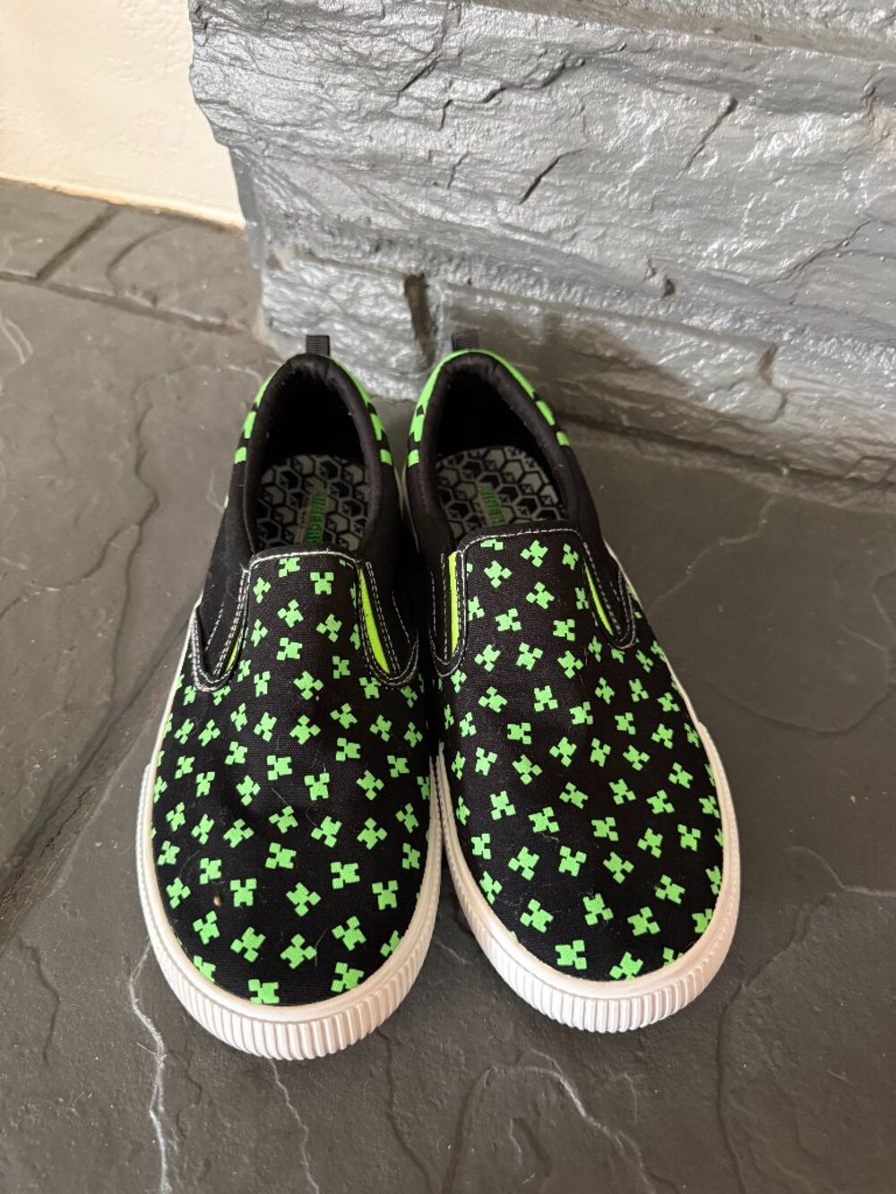 Minecraft Boys Black & Green Creeper Slip-On Sneakers Kids Size 9